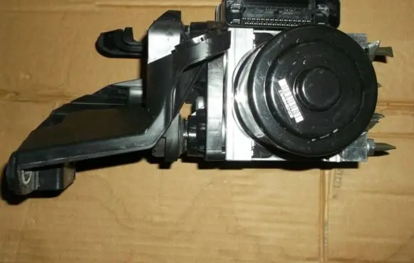 Mercedes-Benz E W212 ABS Pump A0009019800