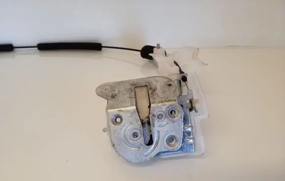 Mazda 5 Sliding door lock 