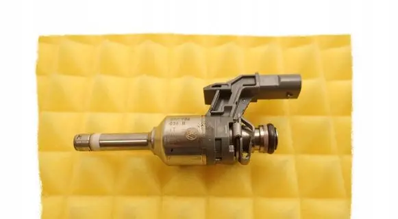 Audi A8 S8 D4 4H Fuel injector 07P906036B