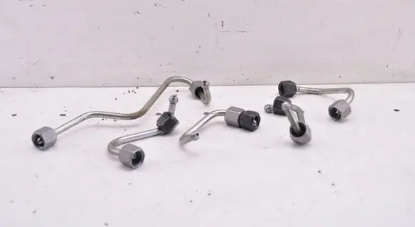 Fuel injector supply line/pipe