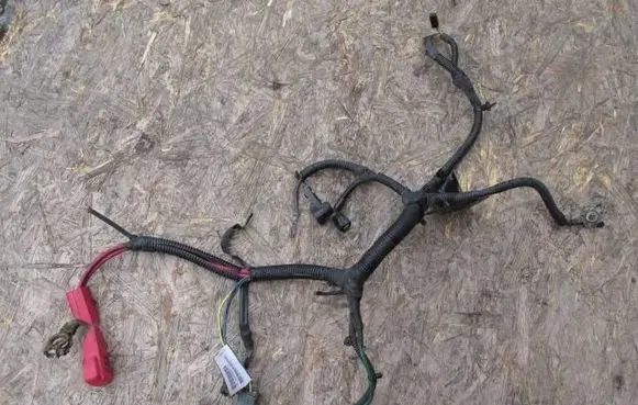 Jeep Cherokee III KJ Positive cable (battery)