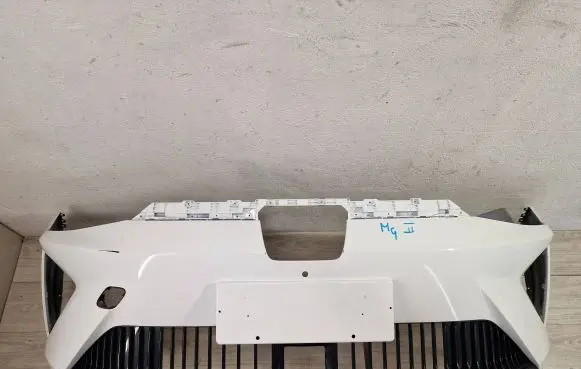 MG MG5 II Front bumper 10859360