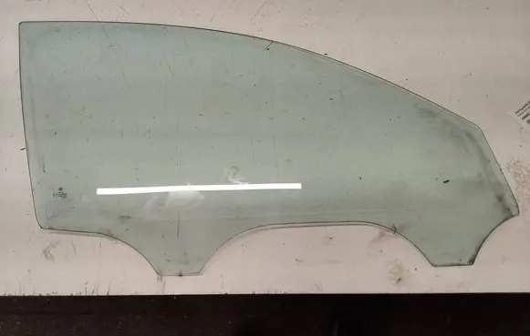 Volkswagen PASSAT B5 Front door window glass four-door 43R00082