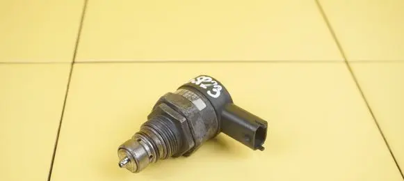 Volvo XC60 Fuel pressure sensor 3121313 D5244T15