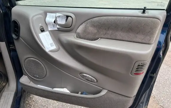 Chrysler Grand Voyager IV Front door card panel trim