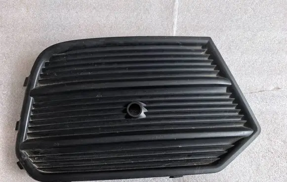 Audi Q3 8U Front bumper lower grill 8U0807682Q
