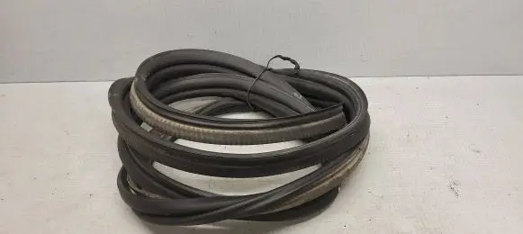 Chrysler Voyager Trunk rubber seal (body) 
