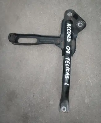 Honda Accord Intercooler pipe mounting bracket 