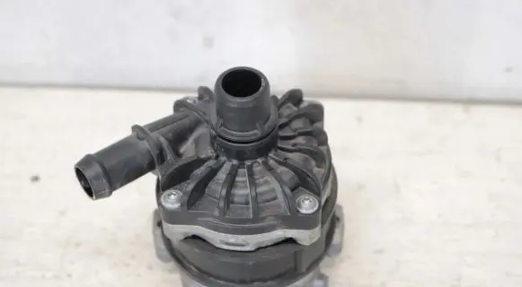 Volvo XC60 Electric auxiliary coolant/water pump 31338384