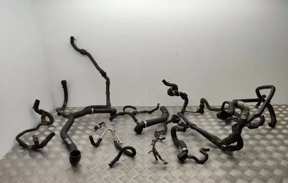 Volkswagen PASSAT B8 Engine coolant pipe/hose 04L121064AM