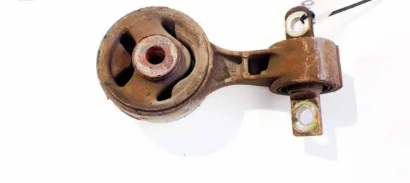 Honda CR-V Engine mount bracket
