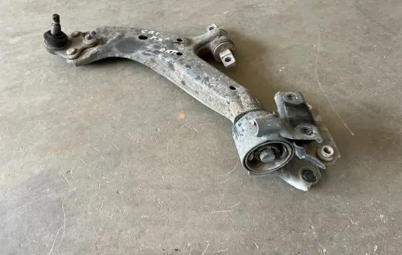 Honda CR-V Front lower control arm/wishbone