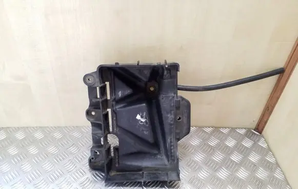 Volkswagen Polo Battery tray 6Q0915331