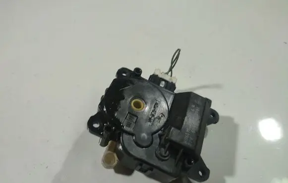 Mazda 5 Air flap motor/actuator HB601BN8V016B