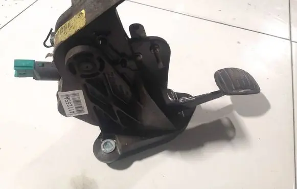 Renault Laguna III Clutch pedal 