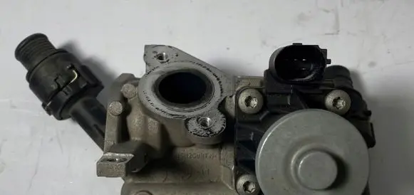 Jaguar XE EGR valve AJ813335