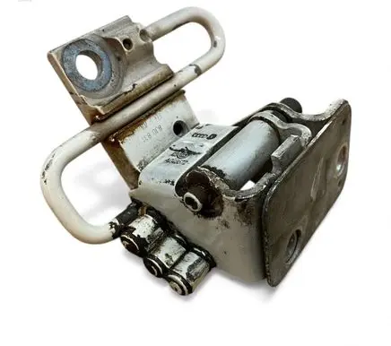Audi TT TTS Mk2 Front door lower hinge 