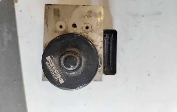 Volvo XC90 ABS Pump 30793447
