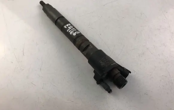 Volvo V50 Fuel injector 31303238