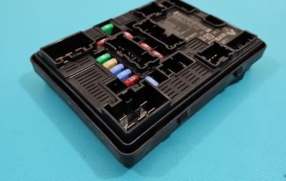 Dacia Sandero III Fuse box set 284B71965R IMPRK1515600