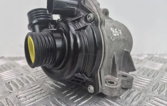 BMW 7 F01 F02 F03 F04 Water pump 11868015