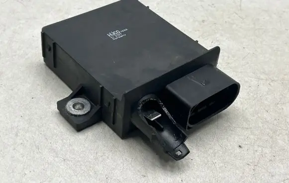 BMW 3 E90 E91 Glow plug pre-heat relay 132197