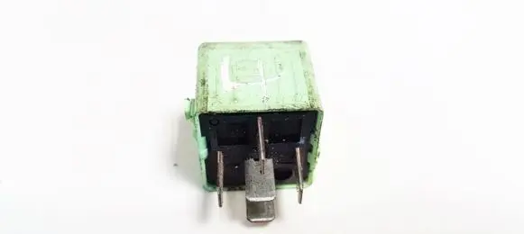 BMW 5 E39 Other relay 61368373700 v23134-k59-x312