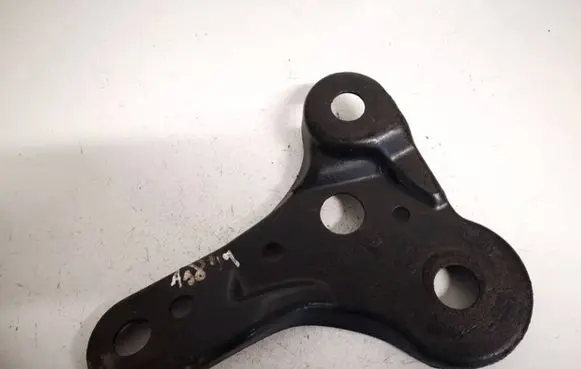 Mazda 6 Engine mounting bracket