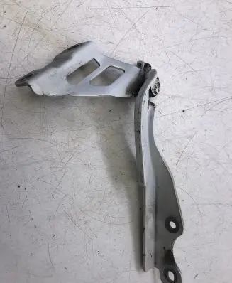 Mazda 3 III Engine bonnet/hood hinges B45A