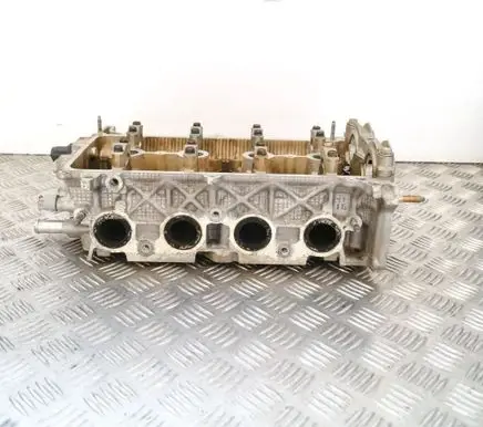 Toyota Yaris Engine head 1110121033