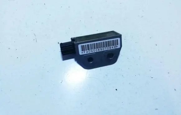 Nissan X-Trail T30 Airbag deployment crash/impact sensor facn0069070642