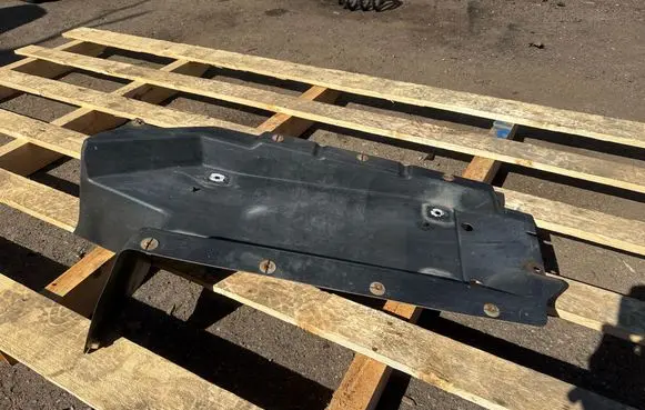 Volkswagen Multivan T5 Other under body part 7H0825337B