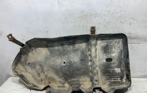 Volkswagen Touareg I Fuel tank bottom protection 7L0201973C