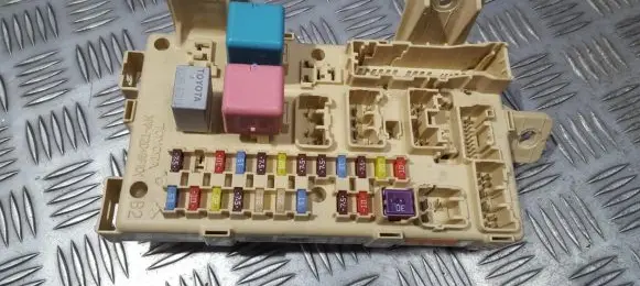 Toyota Corolla Verso AR10 Fuse box set 892210F020 89221-0F020
