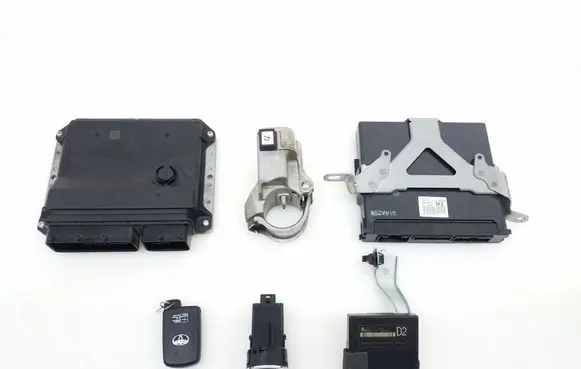Toyota RAV 4 (XA40) Engine ECU kit and lock set 