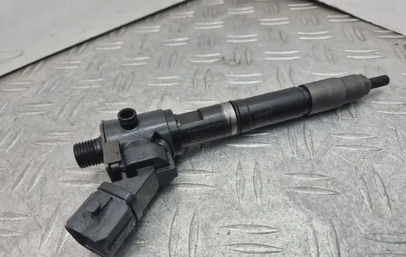 Volvo V60 Fuel injector 31405404