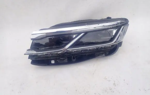 Volkswagen Touareg III Headlight/headlamp