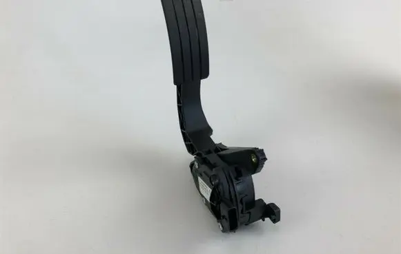 Renault Captur Accelerator throttle pedal 180029347RD H2475