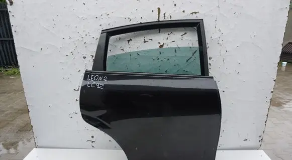 Seat Leon (1P) Rear door
