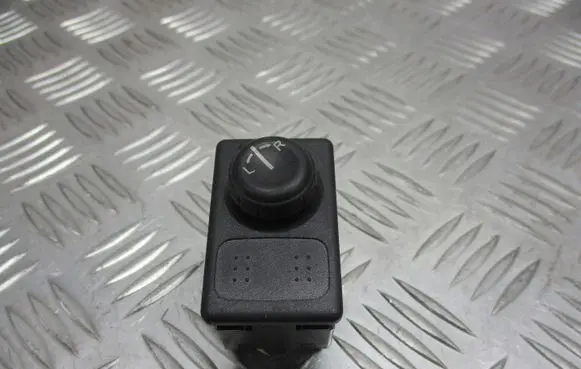 Nissan Almera Tino Wing mirror switch