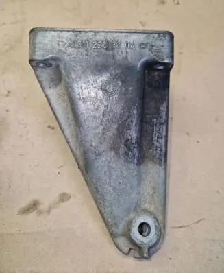 Mercedes-Benz E W211 Engine mounting bracket A6112230804