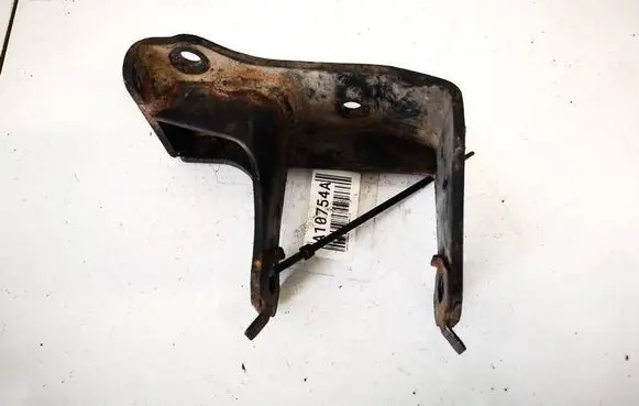 Engine mounting bracket