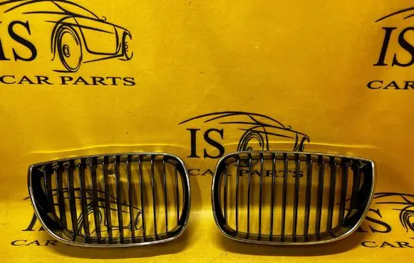 BMW 1 E81 E87 Front bumper upper radiator grill 51137077130 7077130 51137077129