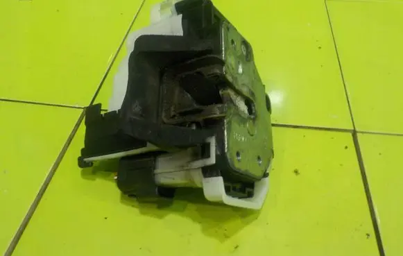 Fiat Doblo Front door lock Z13E1065CCLS