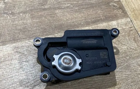 Land Rover Discovery Sport Intake manifold valve actuator/motor M8A29F646AA 82521378