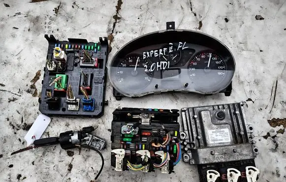 Peugeot Expert Engine control unit/module 9666912580