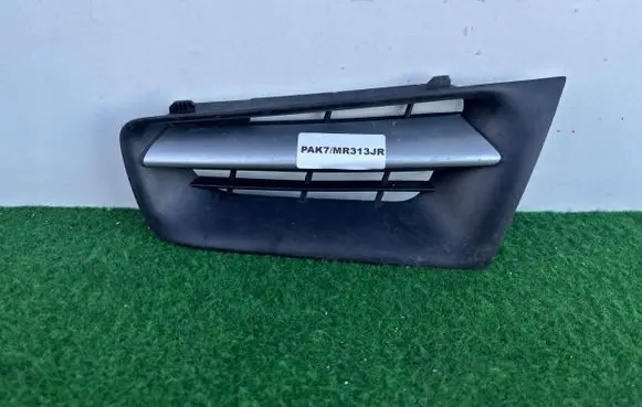 Renault Megane II Front bumper upper radiator grill 8200746094