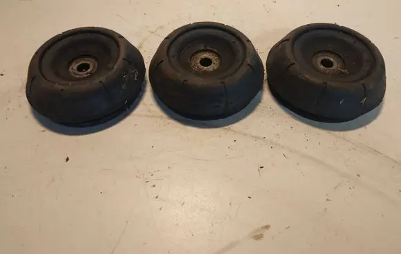 Opel Zafira A Front coil spring rubber mount 90538936