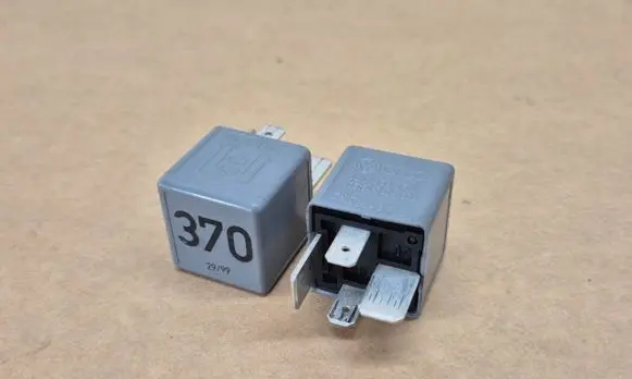 Audi A6 S6 C5 4B Other relay 8D0951253 23134J523300 V23134J52X300