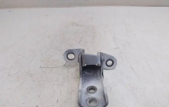 Toyota Prius (XW50) Front door upper hinge